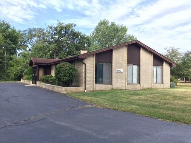 More Photos Of 19323 E Route 20, Marengo Medical For Lease