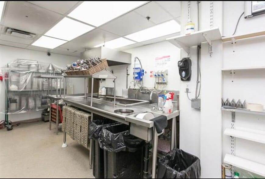 More Photos Of 9254 Nowell St, Chilliwack Restaurant For Lease