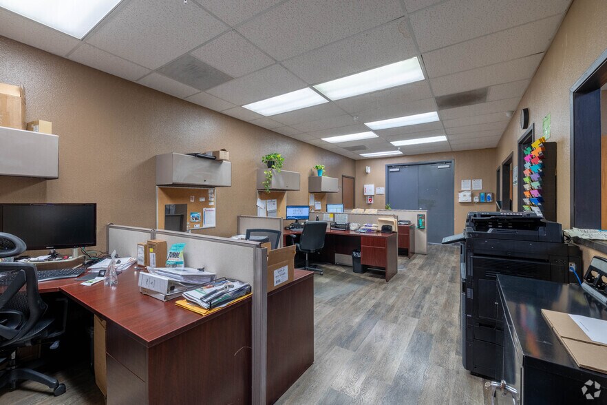 More Photos Of 1192 Vanderbilt Cir, Manteca Warehouse For Lease