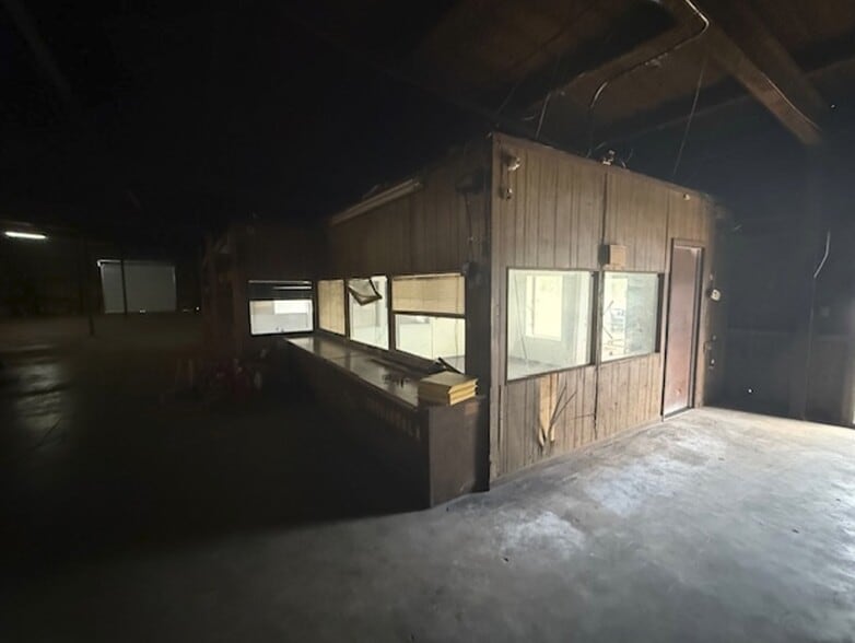 More Photos Of 479 Zoo Pky, Jacksonville Warehouse For Lease