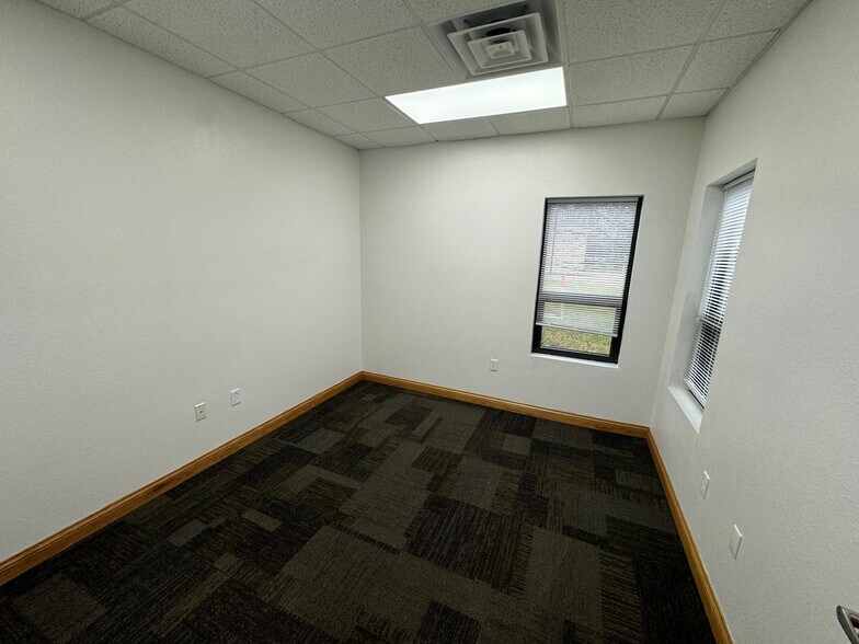 More Photos Of W241S4145 Pine Hollow Ct, Waukesha Warehouse For Lease