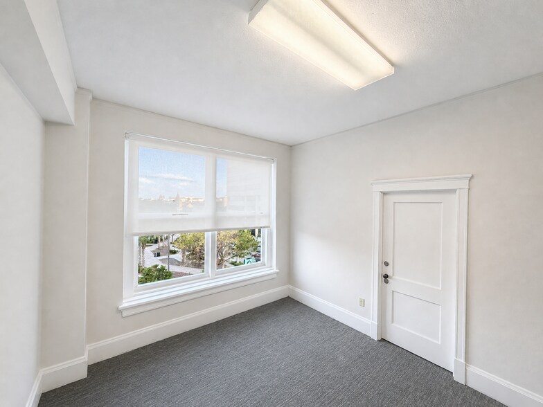 More Photos Of 1023 W Manatee Ave, Bradenton Office Residential For Lease