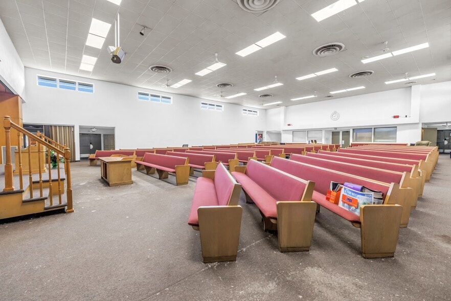 More Photos Of 4740 Wishart Blvd, Tampa Religious Facility For Sale