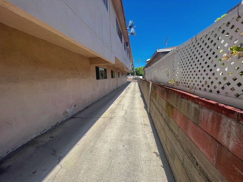 More Photos Of 6535 Fulton Ave, Van Nuys Apartments For Sale
