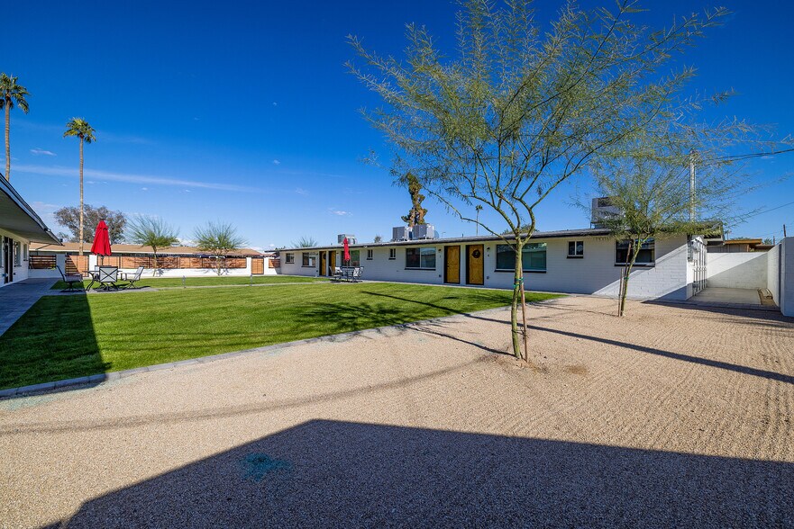 More Photos Of 6043-6049 W Laurie Ln, Glendale Apartments For Sale