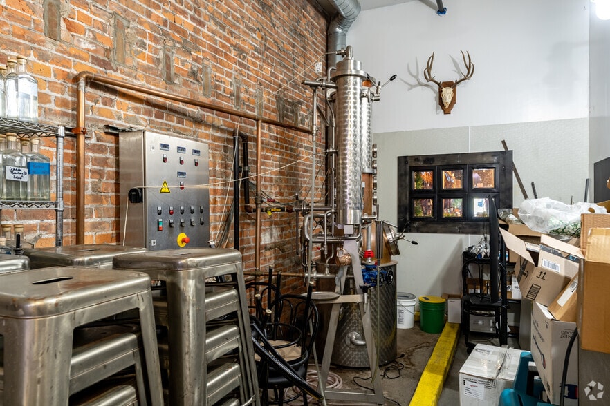 More Photos Of 2462-2472 Riopelle St, Detroit Storefront Retail Office For Sale