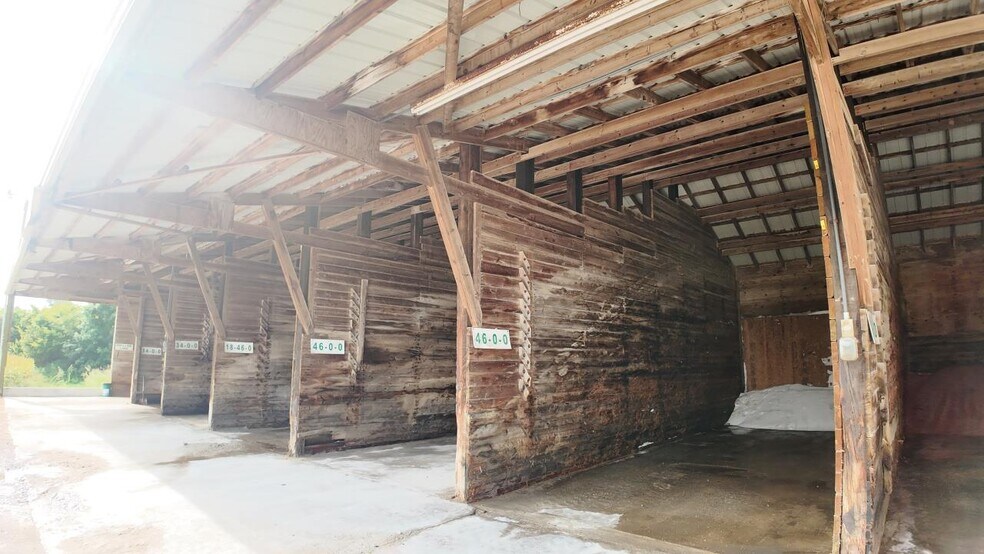 More Photos Of 117 Sartin Dr, Edmonton Freestanding For Sale