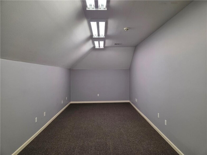 More Photos Of 1065 Muller Pky, Westwego Office For Sale