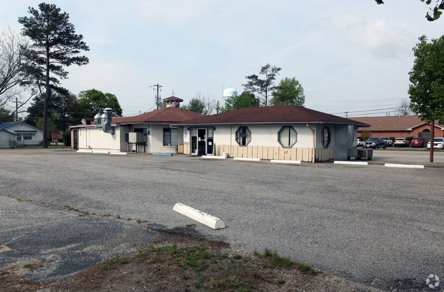 Primary Photo Of 202 E Broad St, Saint Pauls Restaurant For Sale