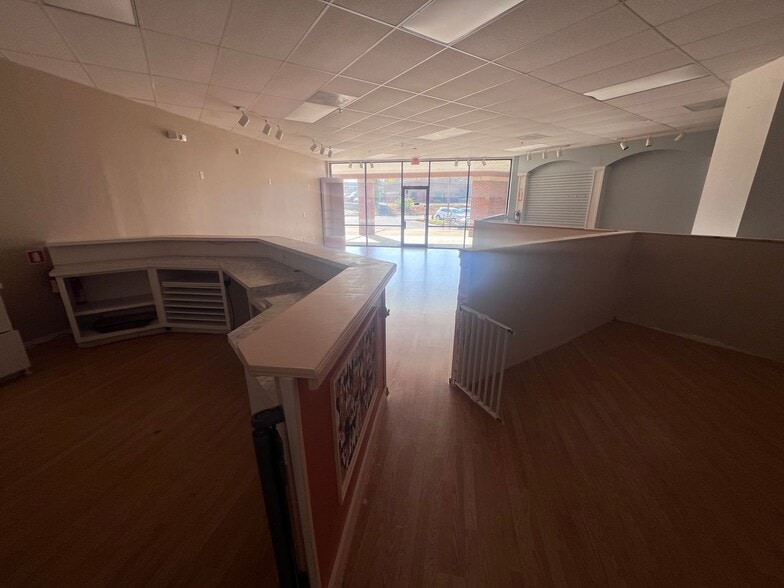 More Photos Of 2-92 McFarland Blvd, Northport Unknown For Lease