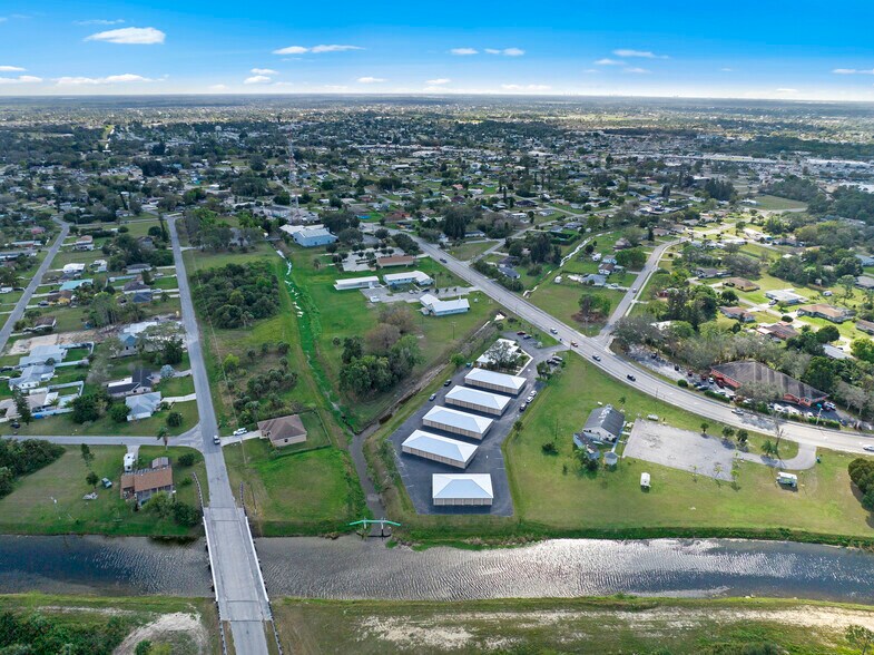 More Photos Of 302 Lee Blvd, Lehigh Acres Self Storage For Lease