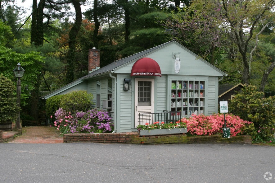 More Photos Of 1-3 Brick Walk Ln, Farmington Unknown For Lease