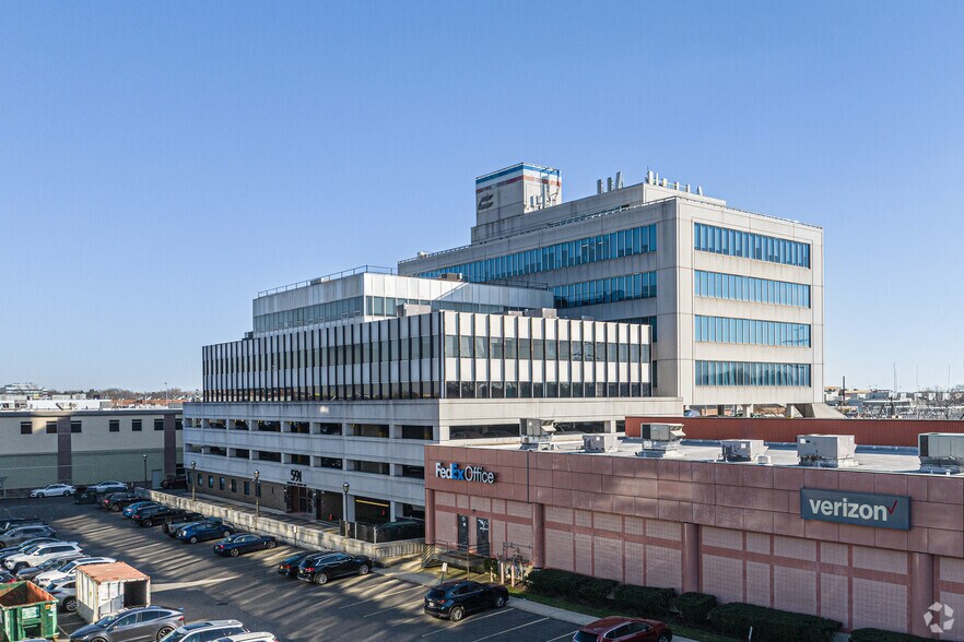 More Photos Of 591 Stewart Ave, Garden City Office For Lease