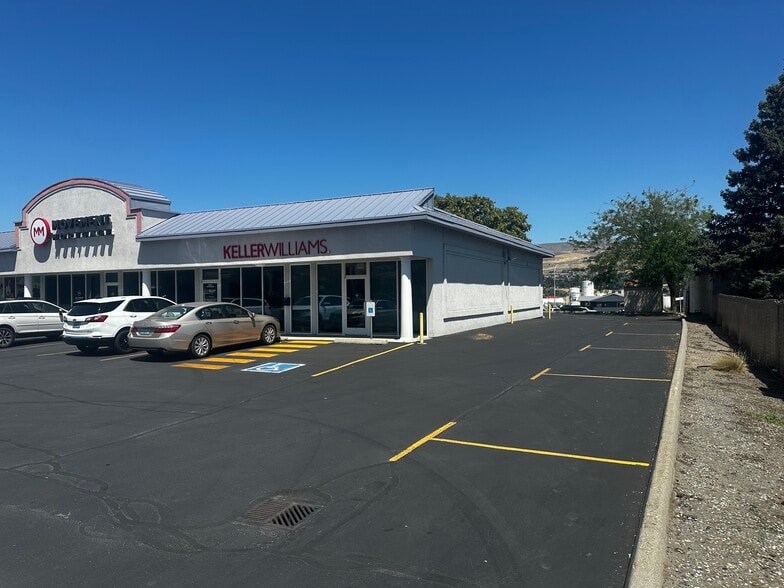 More Photos Of 1111 N Mission St, Wenatchee Storefront Retail Office For Lease