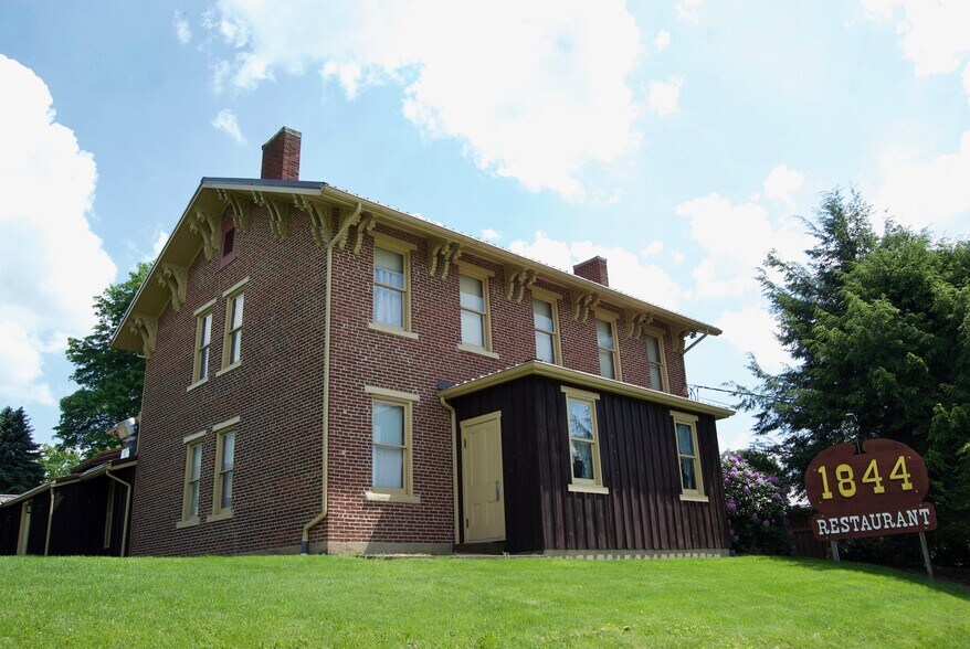 More Photos Of 690-692 State Route 66, Leechburg General Retail For Sale