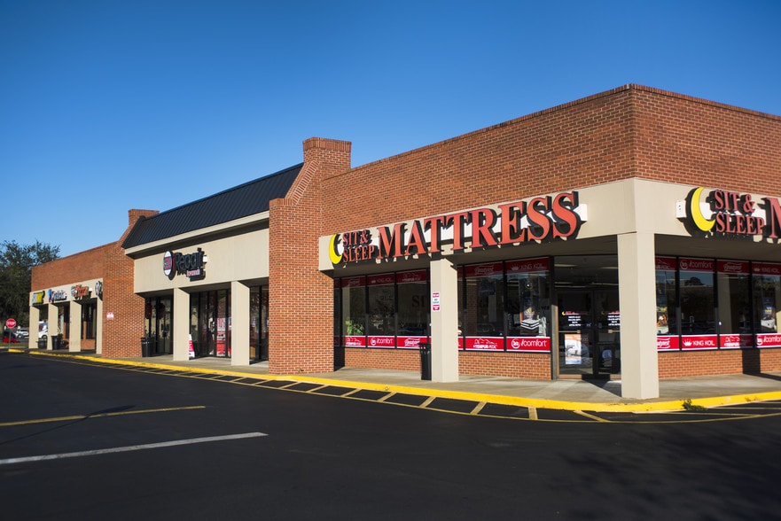 More Photos Of 1100 Eisenhower Dr, Savannah Freestanding For Lease