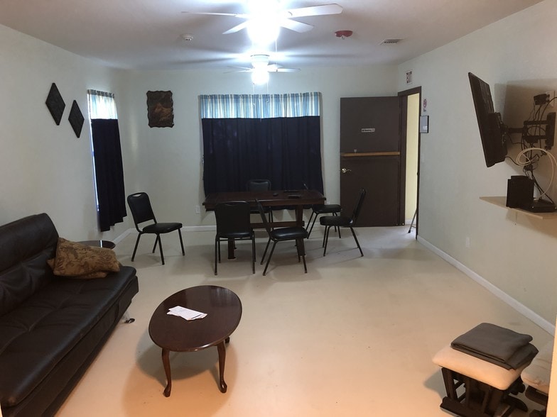 More Photos Of 2522 Holly Hill Dr, San Antonio Medical For Lease