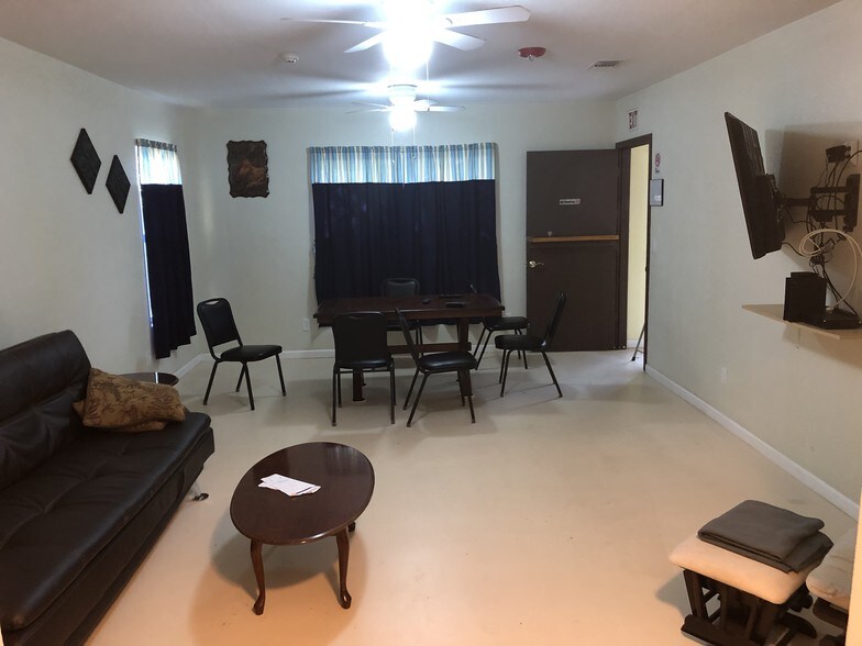 More Photos Of 2522 Holly Hill Dr, San Antonio Medical For Lease