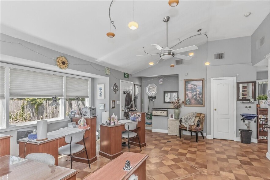 More Photos Of 774 Townline Rd, Hauppauge Research And Development For Sale