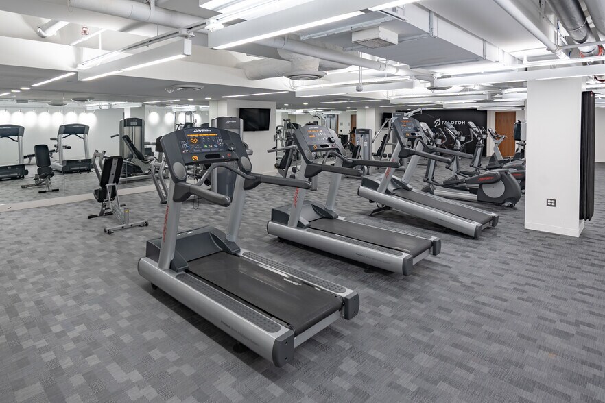 More Photos Of 2000 Edmund Halley Dr, Reston Office For Lease