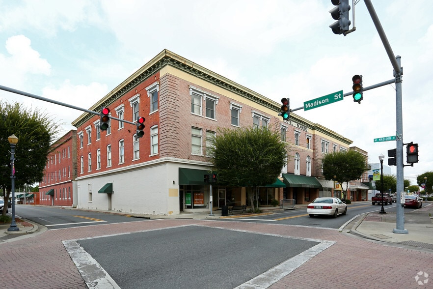 More Photos Of 200-230 N Marion Ave, Lake City Apartments For Lease