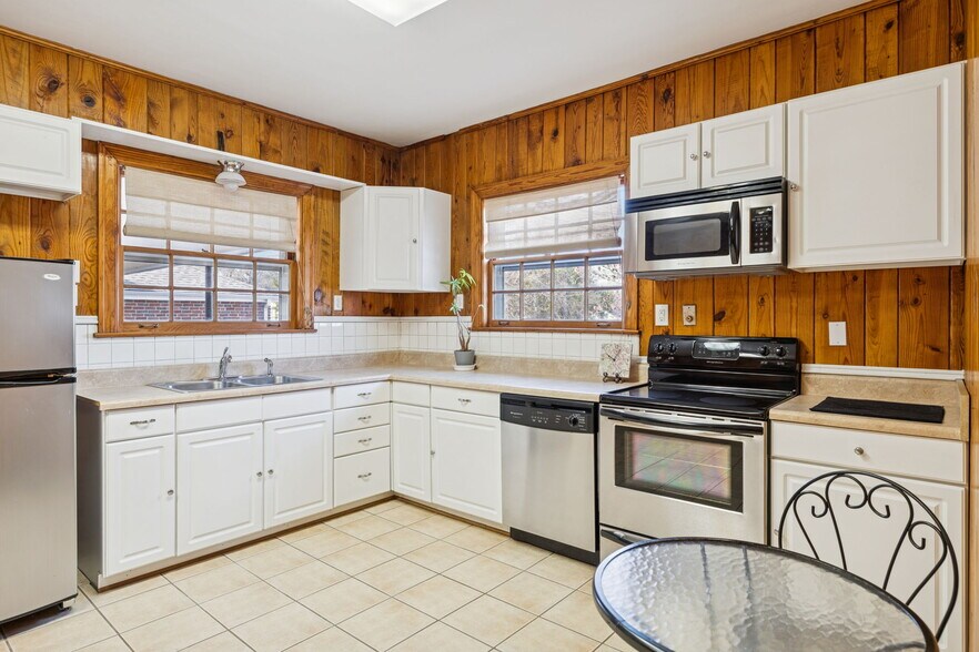 More Photos Of 502 Hazelwood Dr, Smyrna Loft Creative Space For Lease