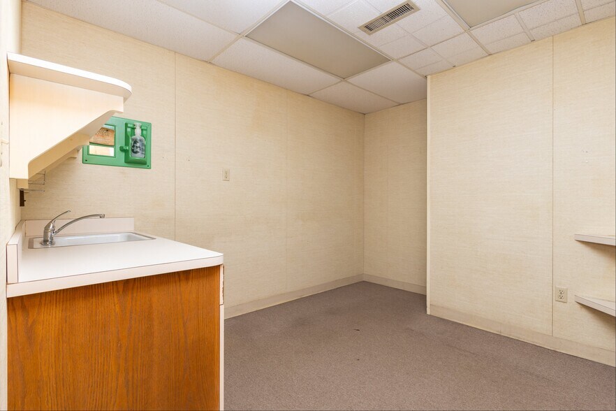 More Photos Of 2630 E Chestnut Ave, Vineland Medical For Sale
