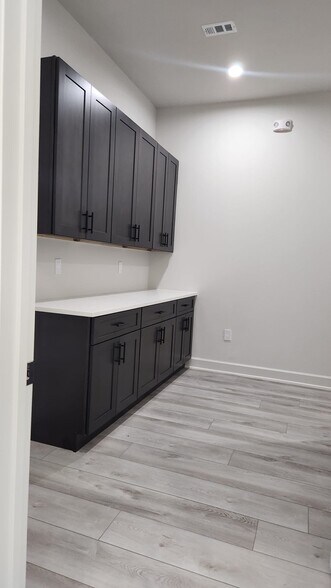 More Photos Of 1325 Main St, Katy Unknown For Lease