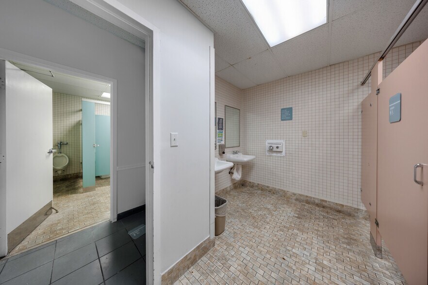 More Photos Of 2901 NW 17th Ave, Miami Office For Sale