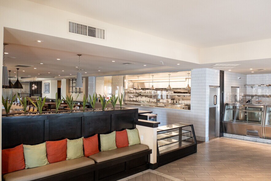 More Photos Of 74225 Highway 111, Palm Desert Restaurant For Lease