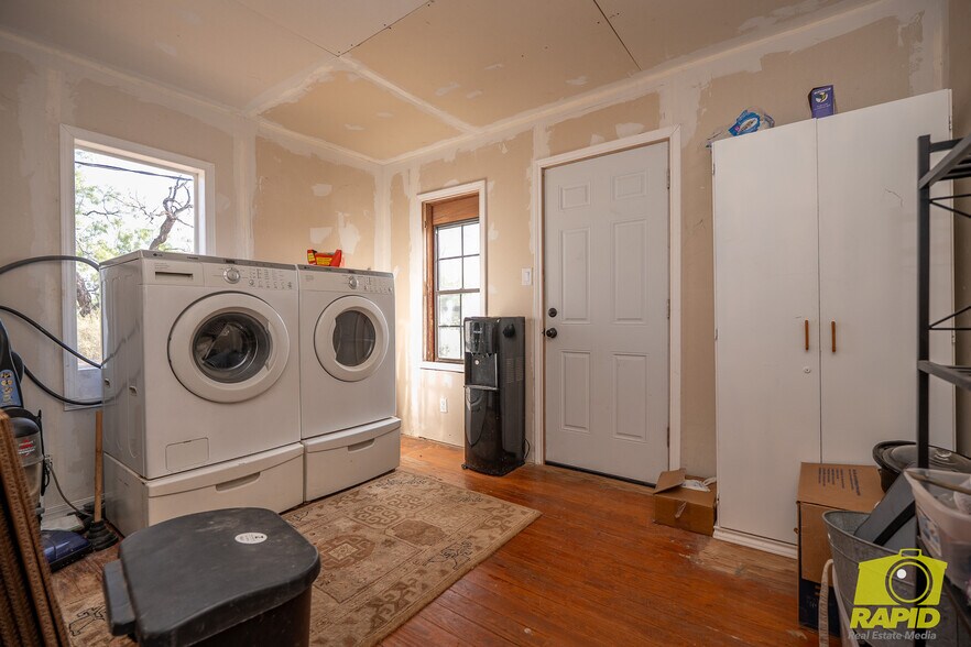 More Photos Of 425 Highland Park, Robert Lee Flex For Sale