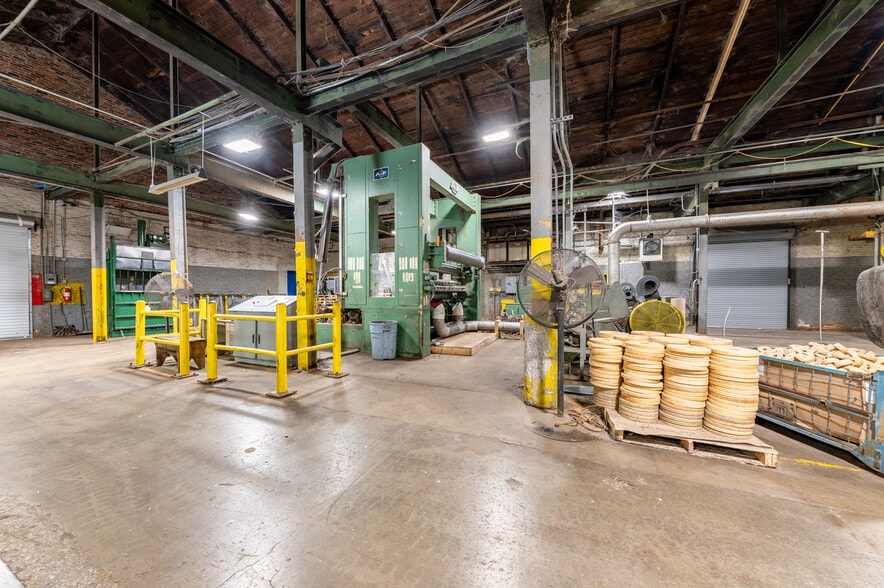 More Photos Of 164 Eyster Rd, Halltown Manufacturing For Lease