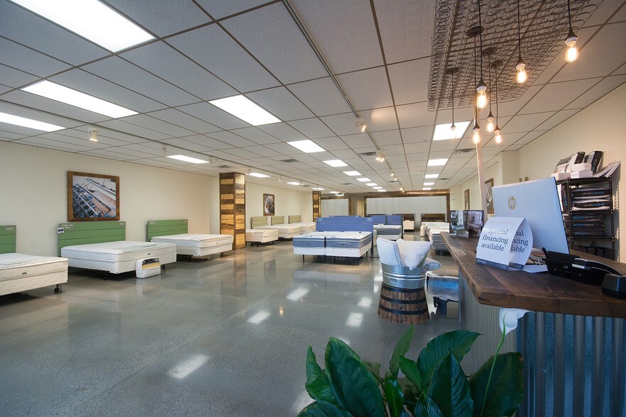 More Photos Of 375-403 S Willow St, Manchester Unknown For Lease