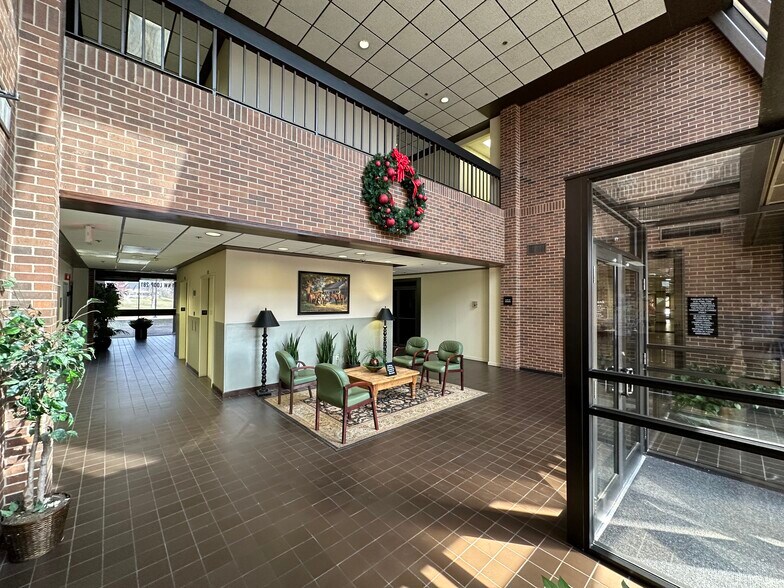 More Photos Of 911 W Loop 281, Longview Office For Lease