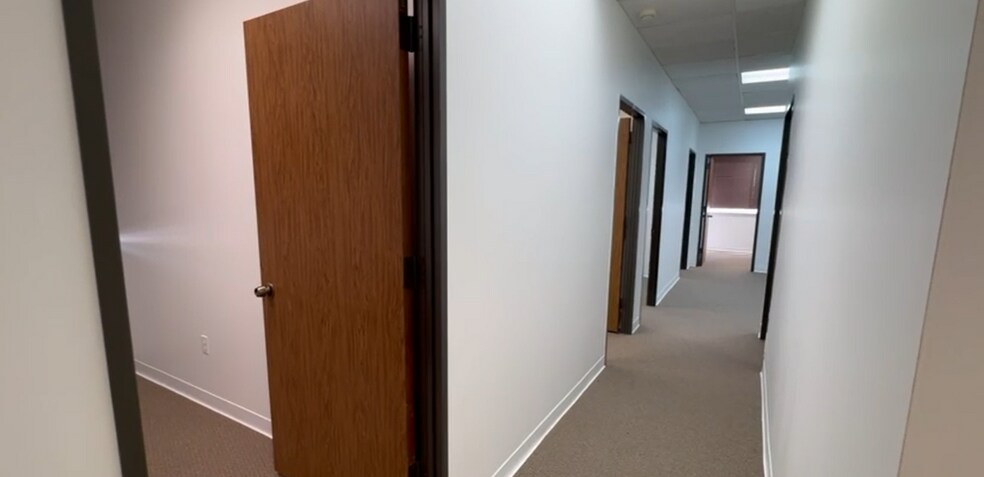 More Photos Of 11011 Jones Rd, Houston Office For Sale