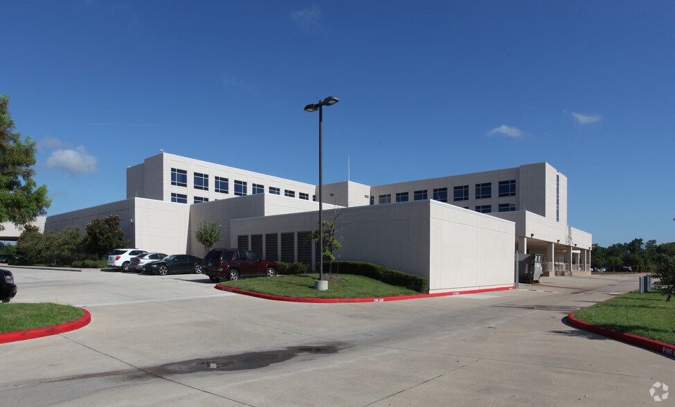 More Photos Of 1120 Business Center Dr, Houston Hospital For Lease