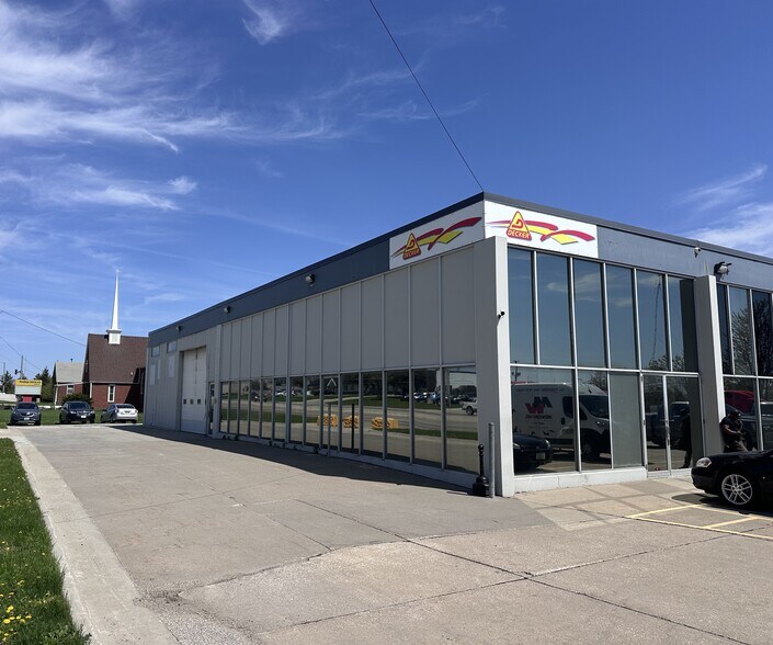 Primary Photo Of 5325 NE 14th St, Des Moines Showroom For Lease