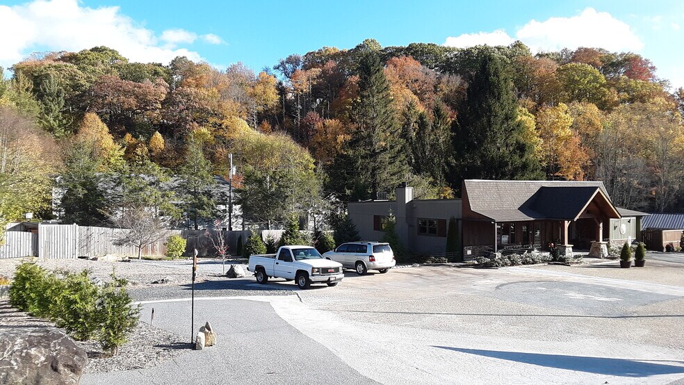 More Photos Of 444 Beech Mountain Pky, Beech Mountain Office For Lease