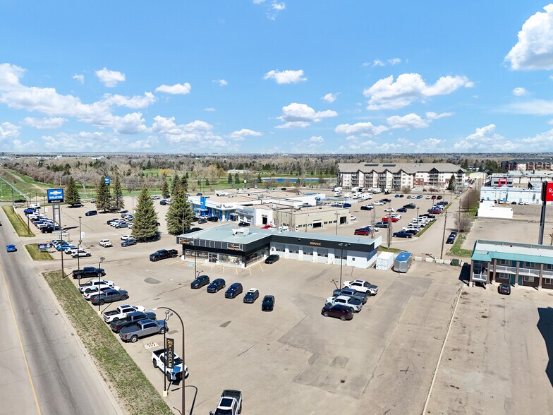 More Photos Of 1276 Trans Canada Way SE, Medicine Hat Showroom For Sale