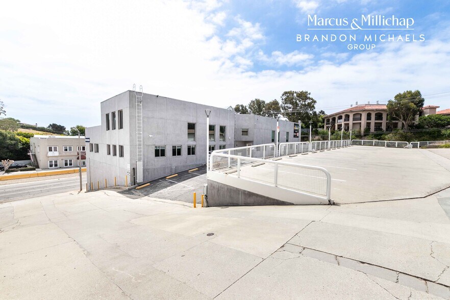 More Photos Of 28955 Pacific Coast Hwy, Malibu Storefront Retail Office For Sale