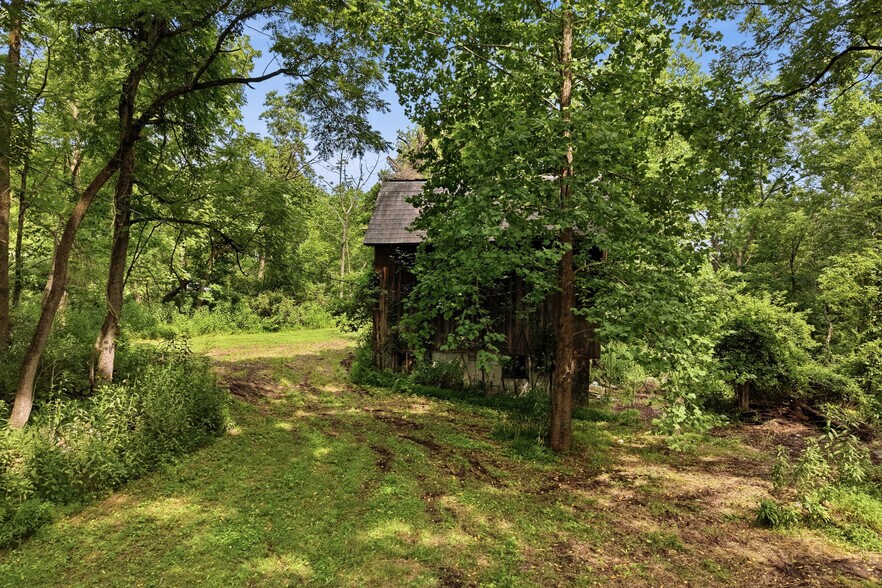 More Photos Of 429 Riverview Dr, Walnutport Flex For Sale