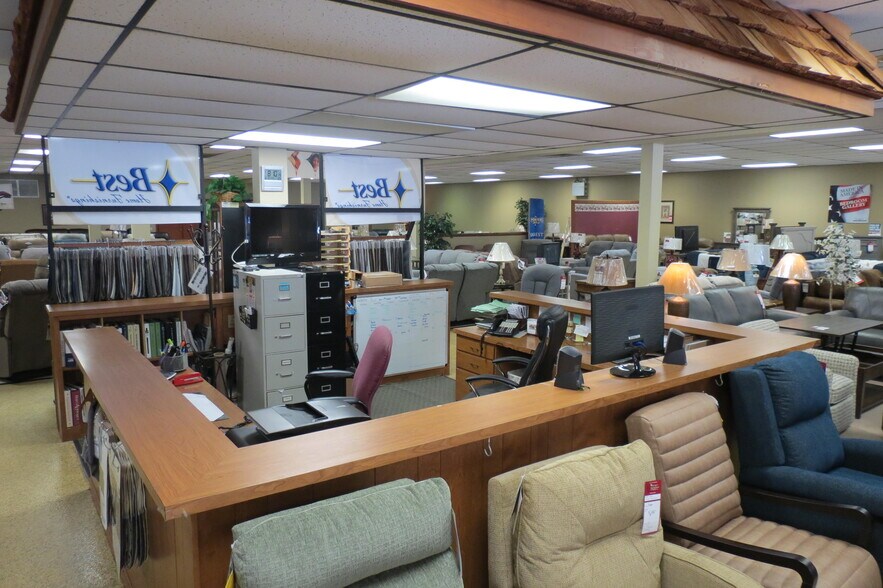 More Photos Of 16 Graybill Rd, Leola Freestanding For Lease