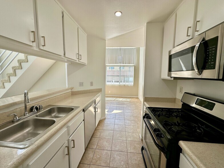More Photos Of 13028 Valleyheart Dr, Studio City Apartments For Sale
