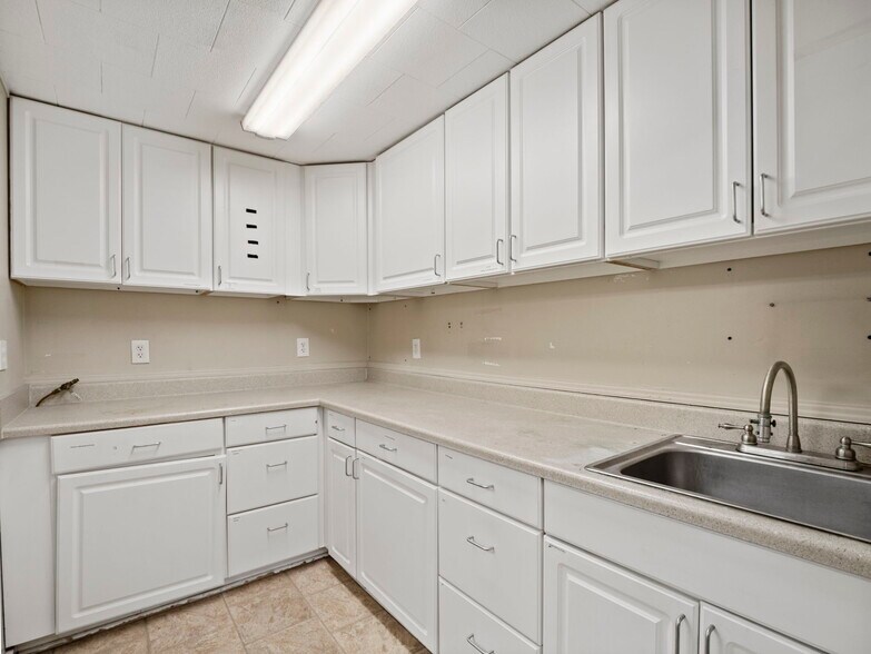 More Photos Of 306 Main St, Wilmington Medical For Sale