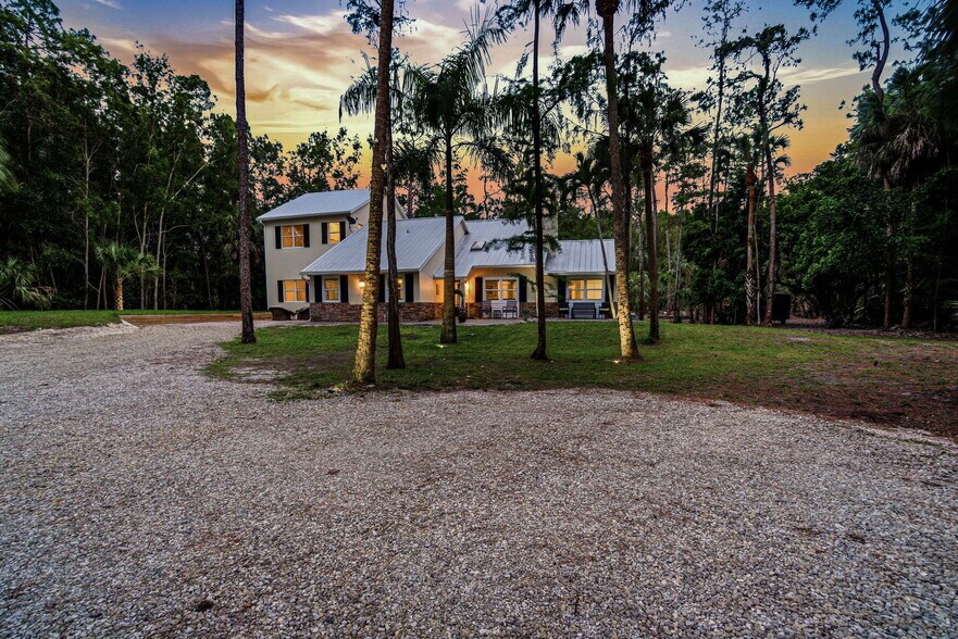 More Photos Of 4120 3rd Ave NW, Naples Apartments For Sale