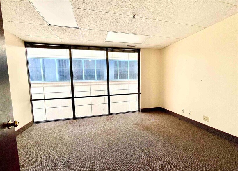 More Photos Of 456 Fulton St, Peoria Office For Sale