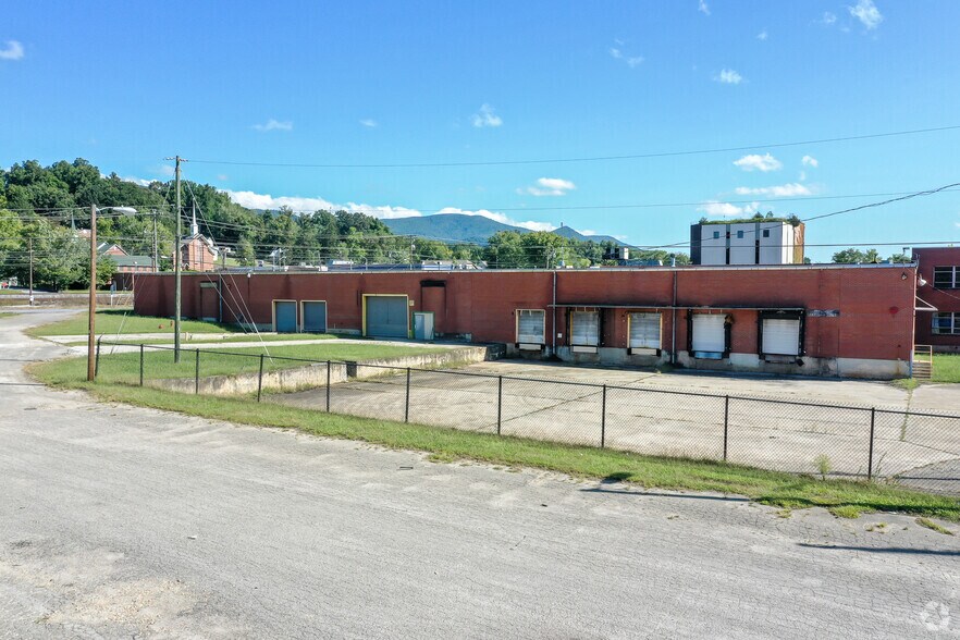 More Photos Of 1 Water St, Old Fort Distribution For Lease