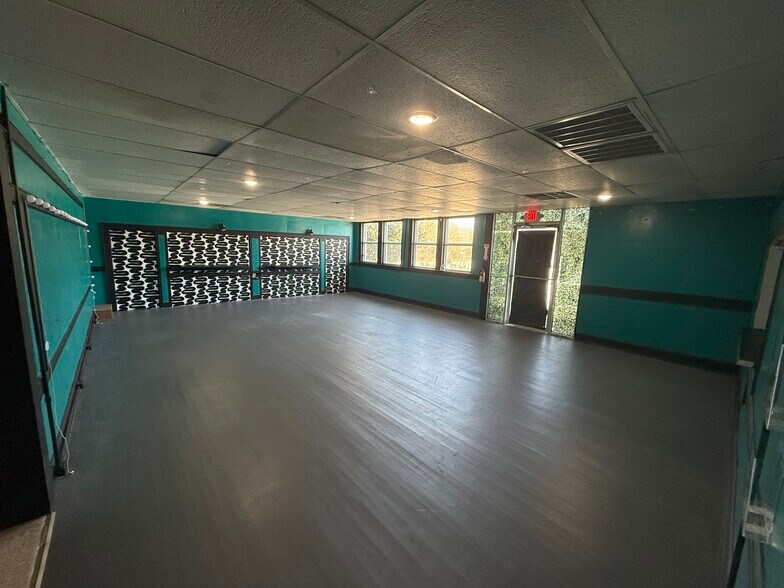 More Photos Of 608 Fleming St, Laurens General Retail For Lease