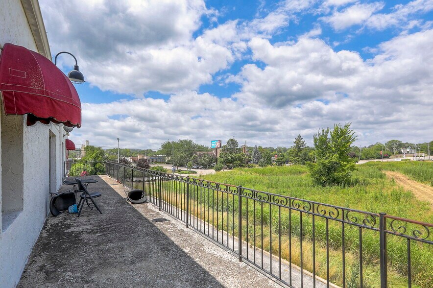 More Photos Of 330 E 135th St, Kansas City Restaurant For Sale