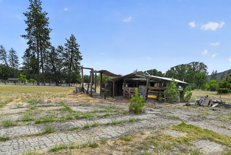 More Photos Of 5331 Easy St, Yreka General Retail For Sale